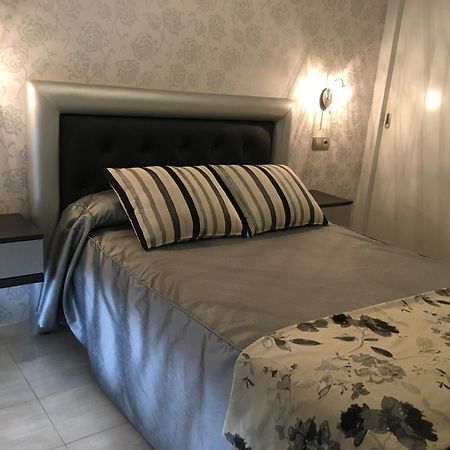Hostal Sainz Riaño Zewnętrze zdjęcie