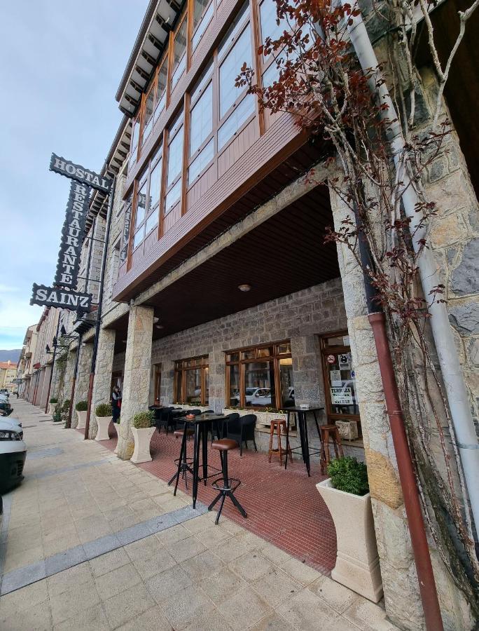 Hostal Sainz Riaño Zewnętrze zdjęcie