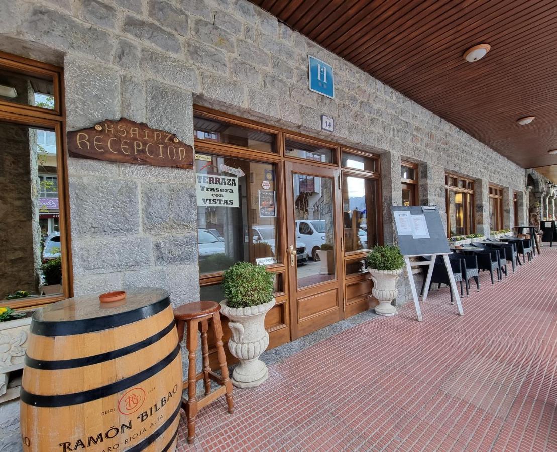 Hostal Sainz Riaño Zewnętrze zdjęcie