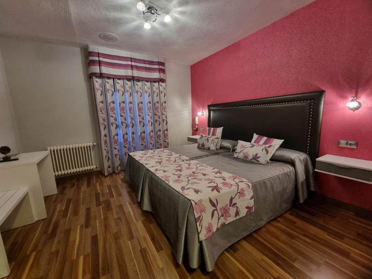 Hostal Sainz Riaño Zewnętrze zdjęcie