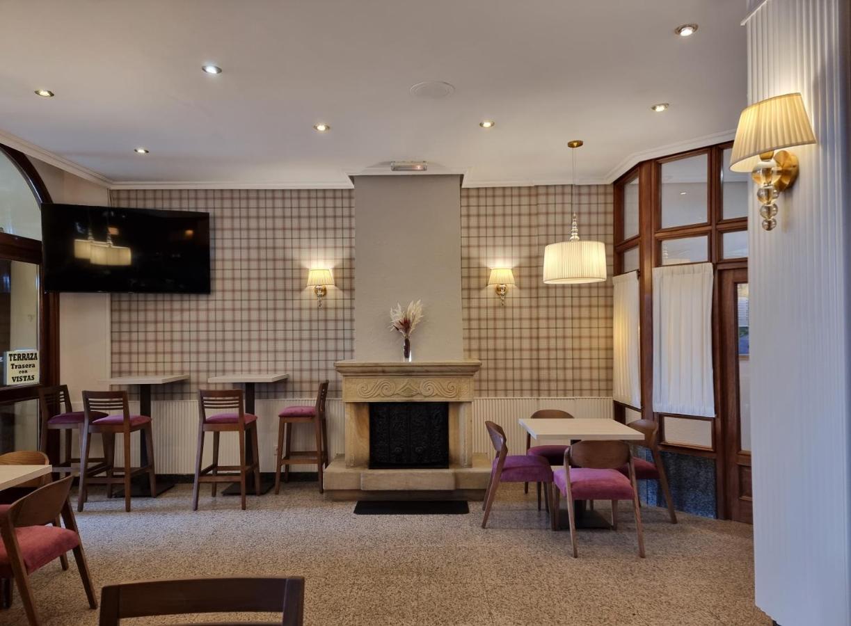 Hostal Sainz Riaño Zewnętrze zdjęcie
