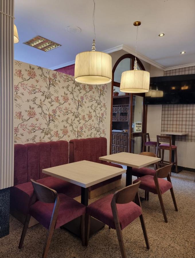 Hostal Sainz Riaño Zewnętrze zdjęcie