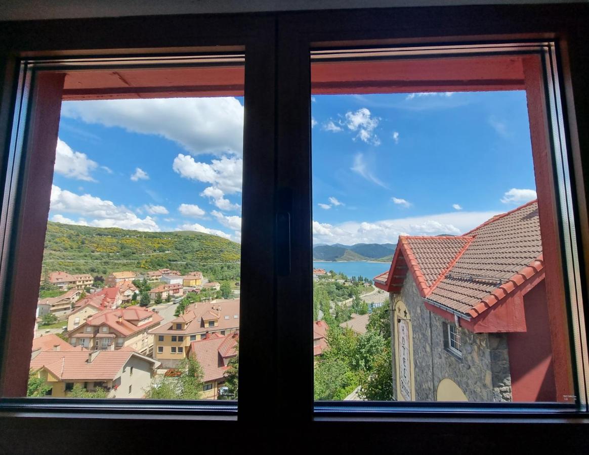Hostal Sainz Riaño Zewnętrze zdjęcie