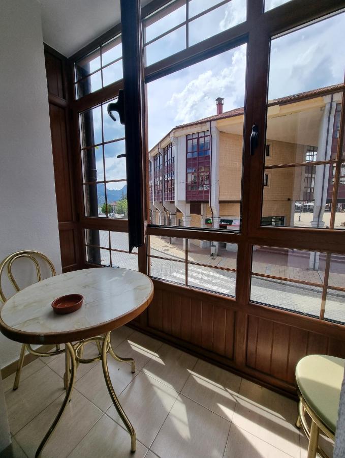 Hostal Sainz Riaño Zewnętrze zdjęcie