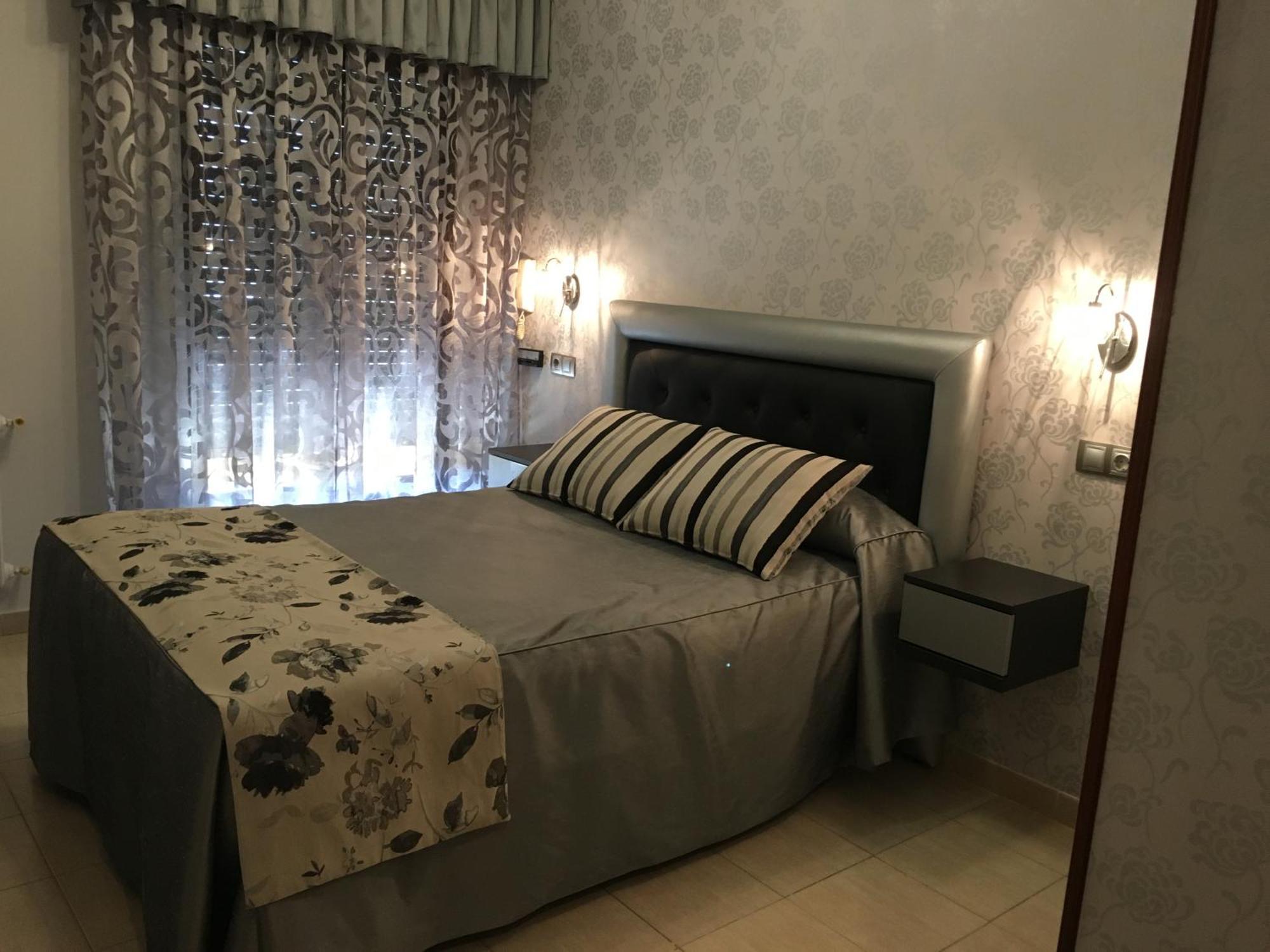 Hostal Sainz Riaño Zewnętrze zdjęcie