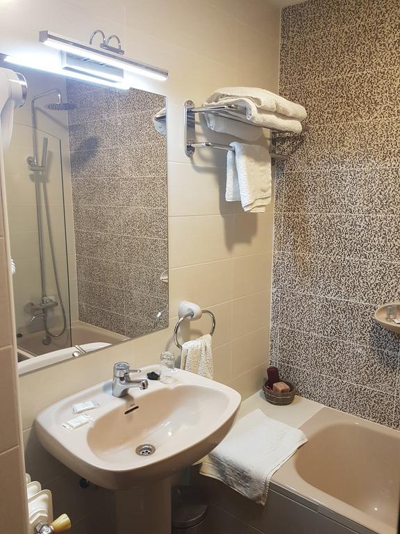 Hostal Sainz Riaño Zewnętrze zdjęcie